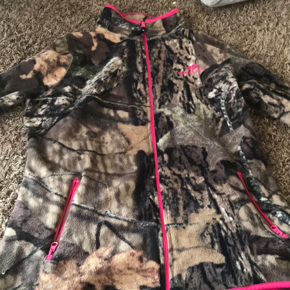 Large camo mossy oak jacket- girls 12-14